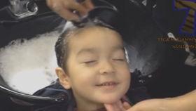 女生自己剪头发视频,跟随美发达人自学剪发教程